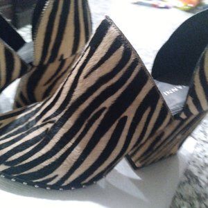 Gianni Bini leopard print shoes
